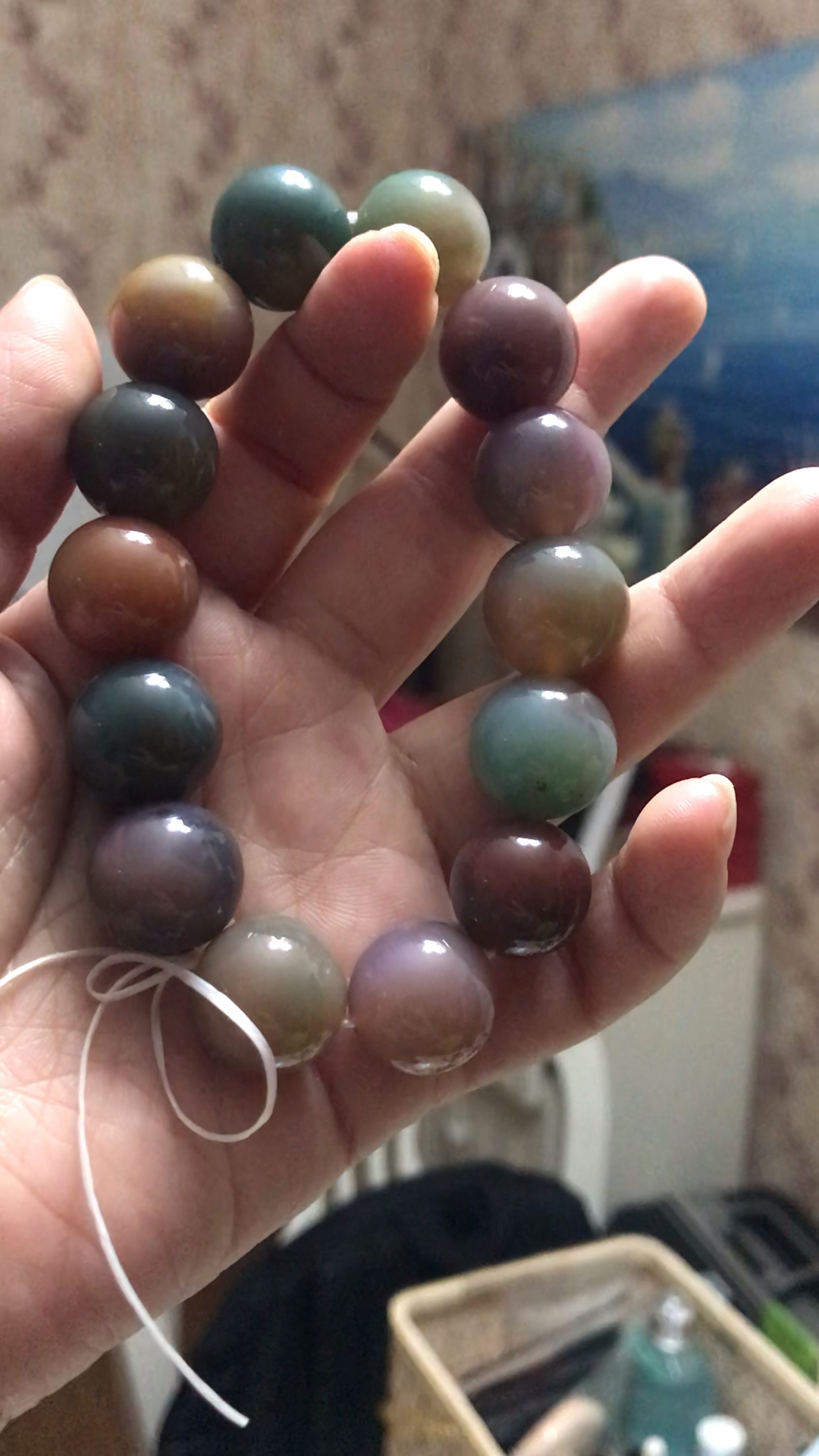 盐源玛瑙手串,圆珠卡15.9.请看下品质如何及估价,谢谢.