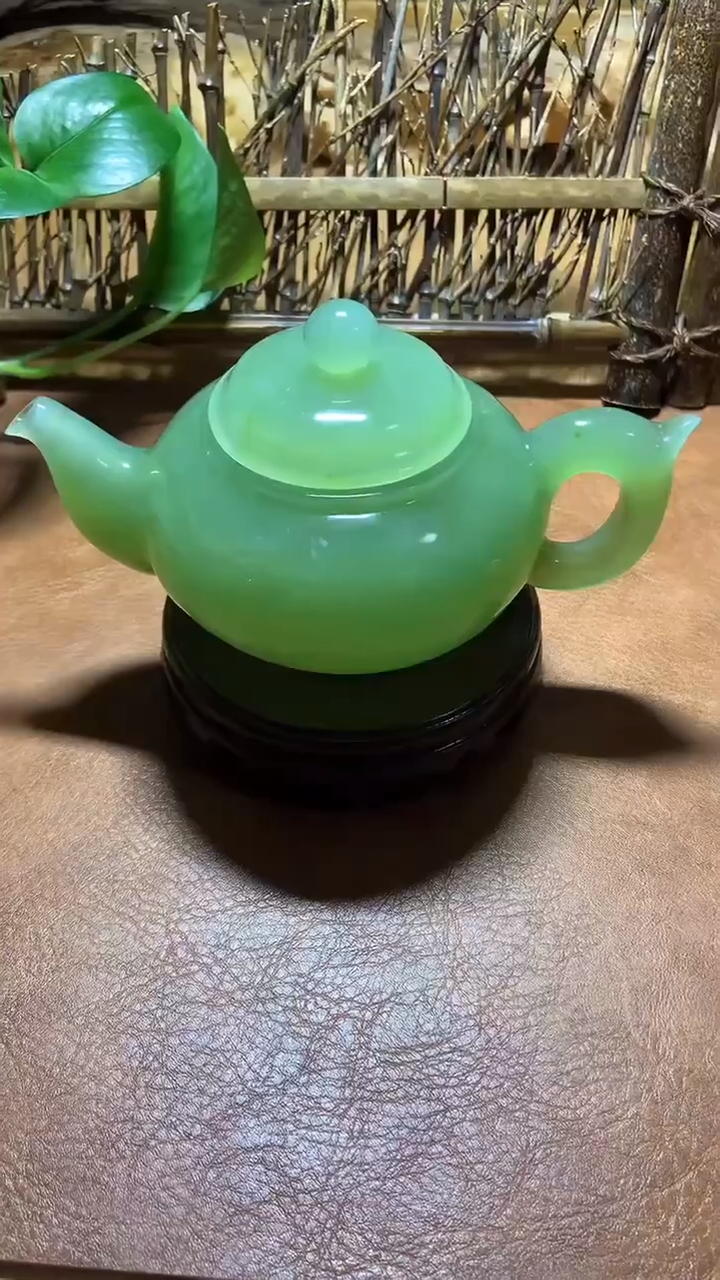 精品岫玉壶16×10×8.8cm ,可正常泡茶使用.