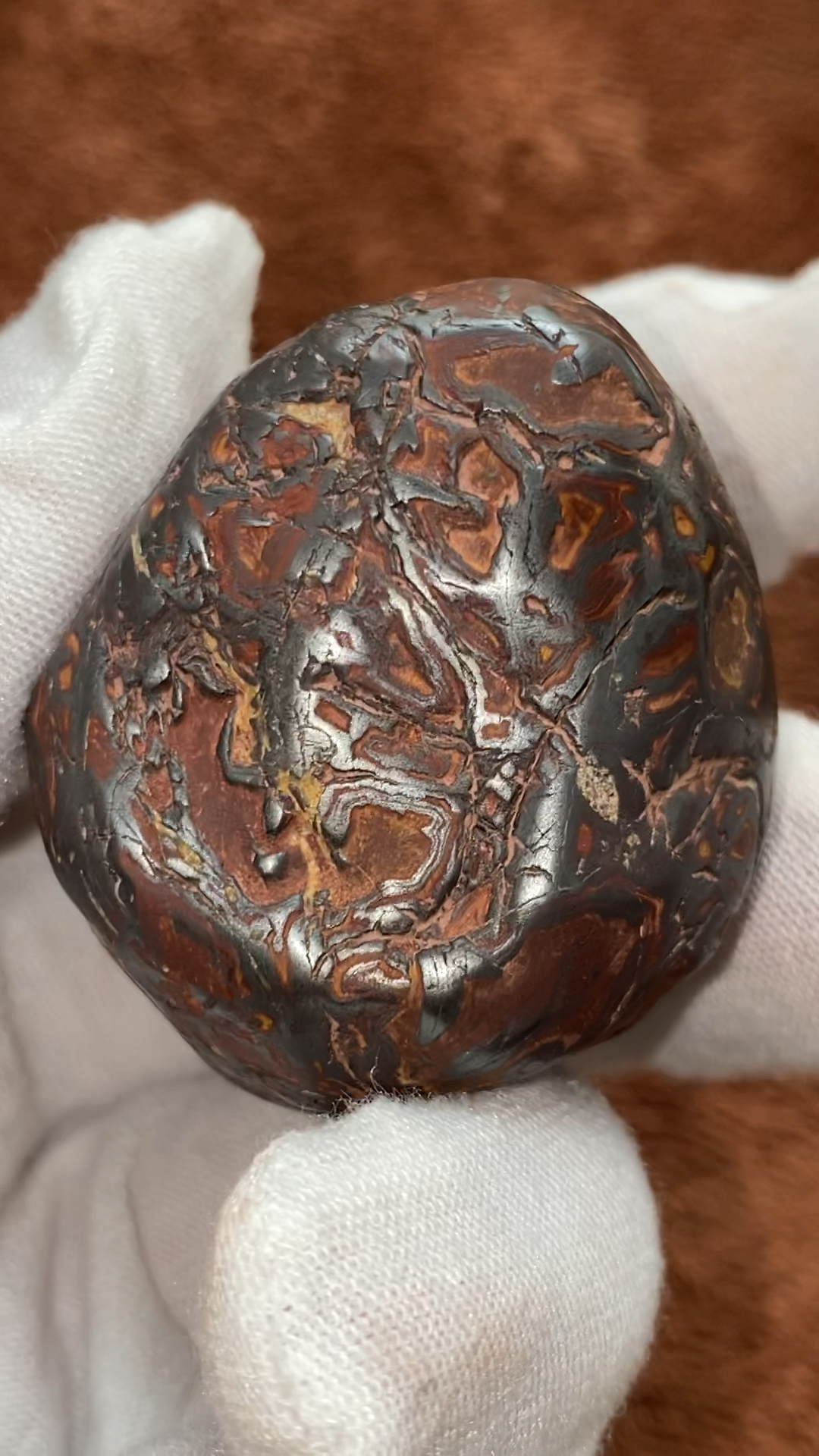 拍品重:128克 拍品为天然五彩陨石原石,所有拍品都是用手机真实拍摄