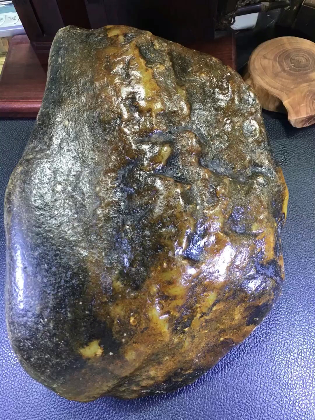 鸡油黄～黄白河磨玉独籽料,重10.4斤.