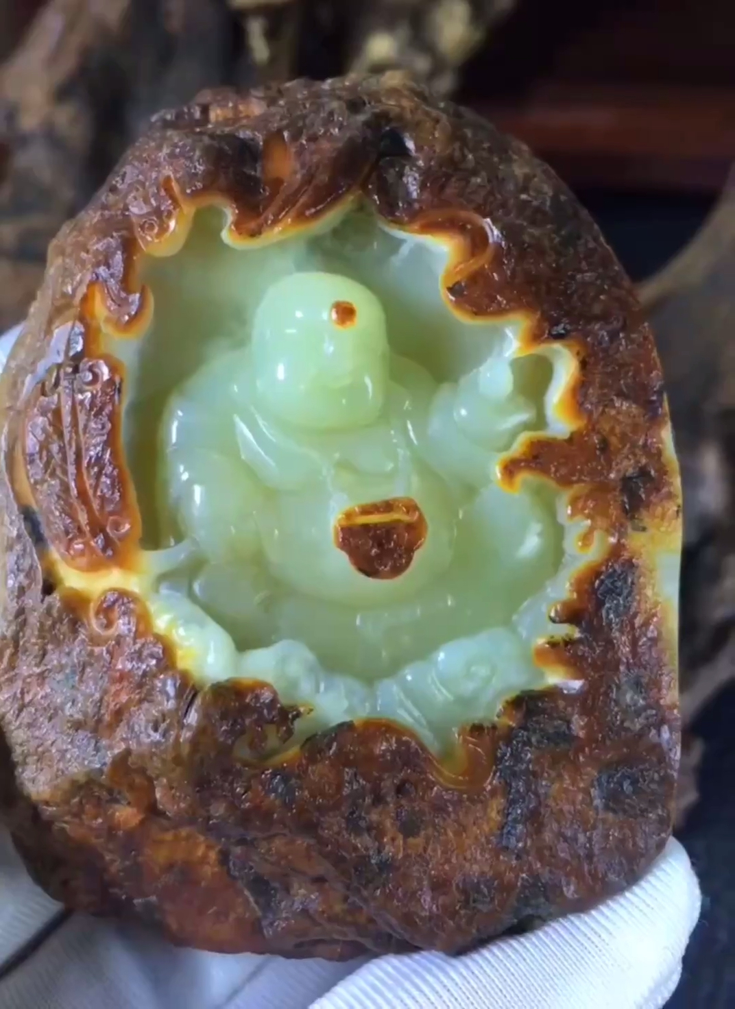 精品纯天然黄白河磨玉独籽料大肚佛,62.4克.