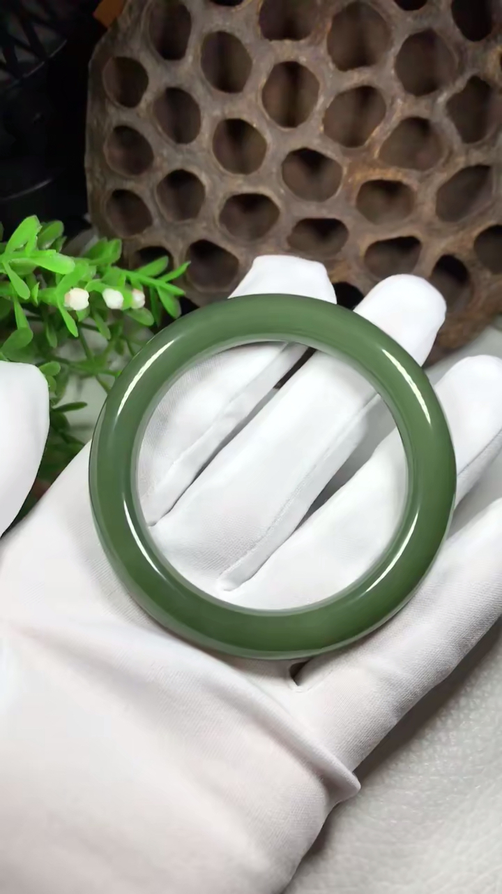 析木河磨玉福镯子,圆圆满满,艳绿,57口径,55克.