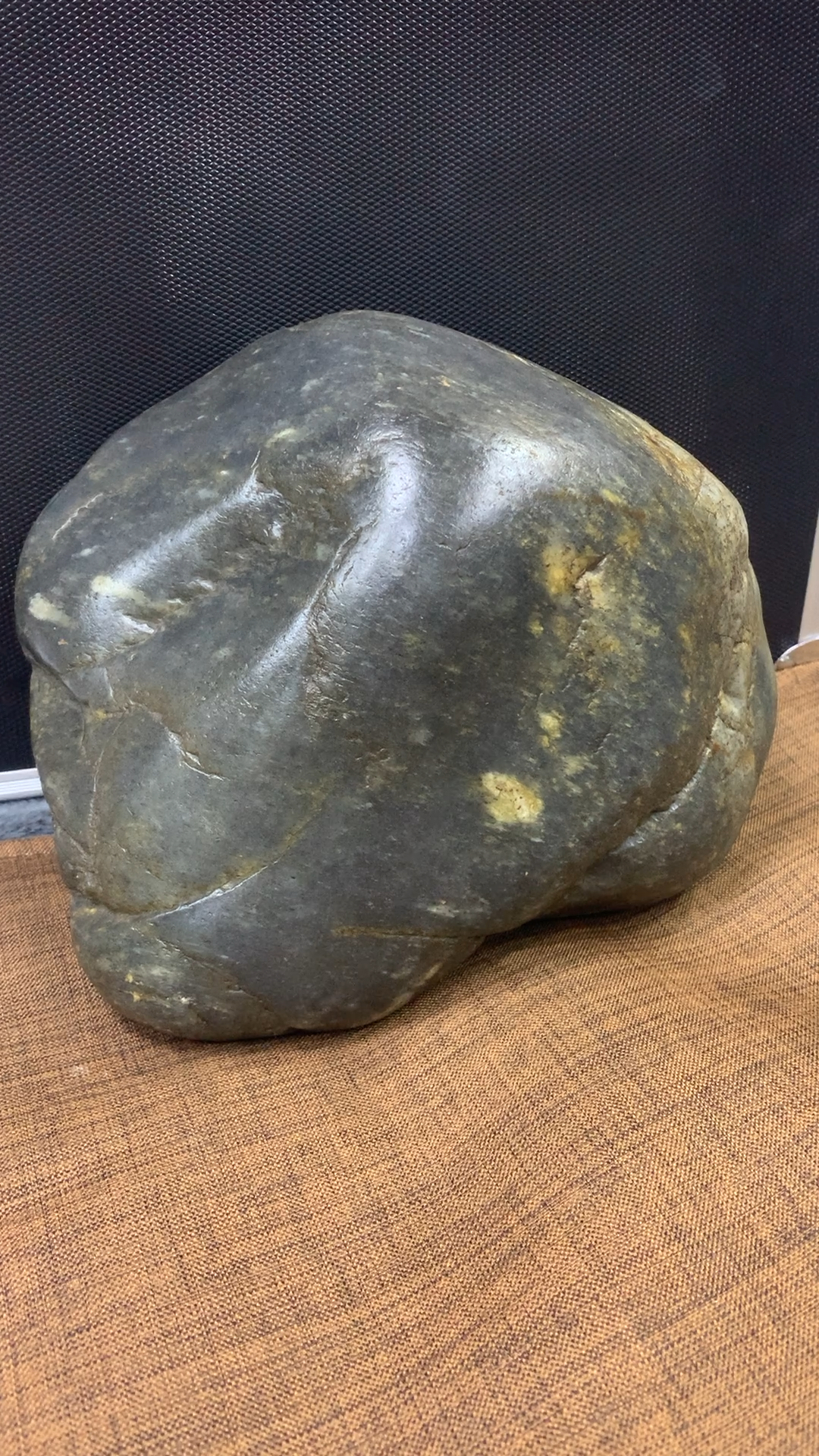 外星人奇石,青玉籽料原石3.7公斤