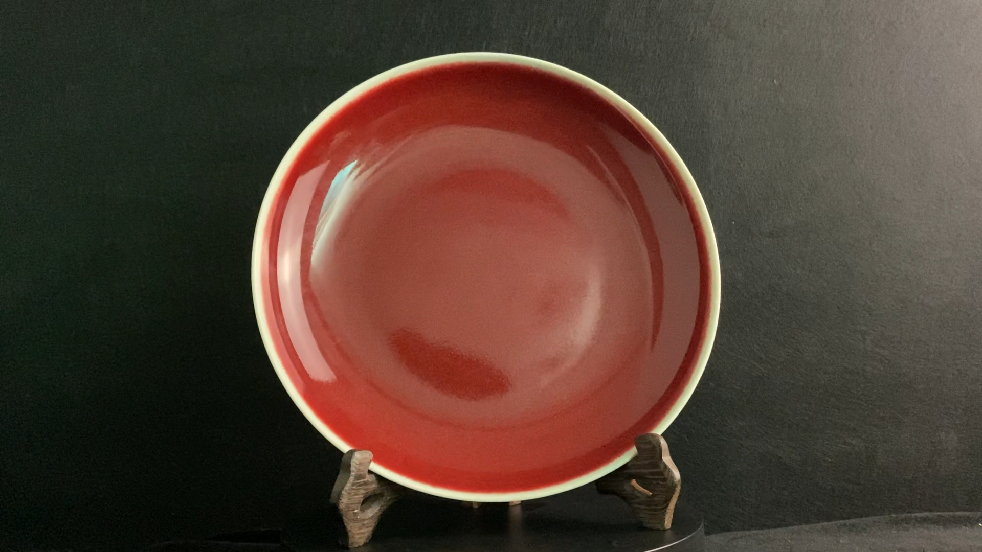 宣德红釉～许之衡在《饮流斋说斋》说过"明宣祭红,天下称为瑰宝"